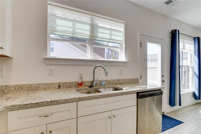 Building Photo - 2416 Trafton Pl