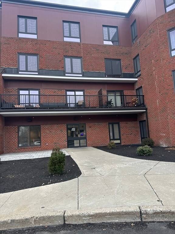 Building Photo - 133 Salem St