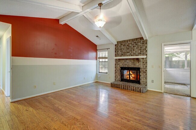 Building Photo - 33 Paddlecreek Ave