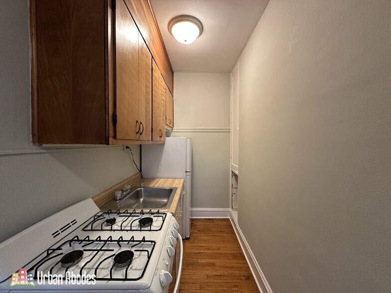 Building Photo - 4635 N Paulina St