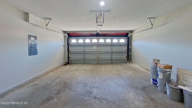 Building Photo - 1639 Spring Branch Dr W