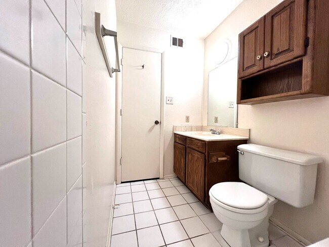 Building Photo - Near Academy Hills Park, Great NE Location...