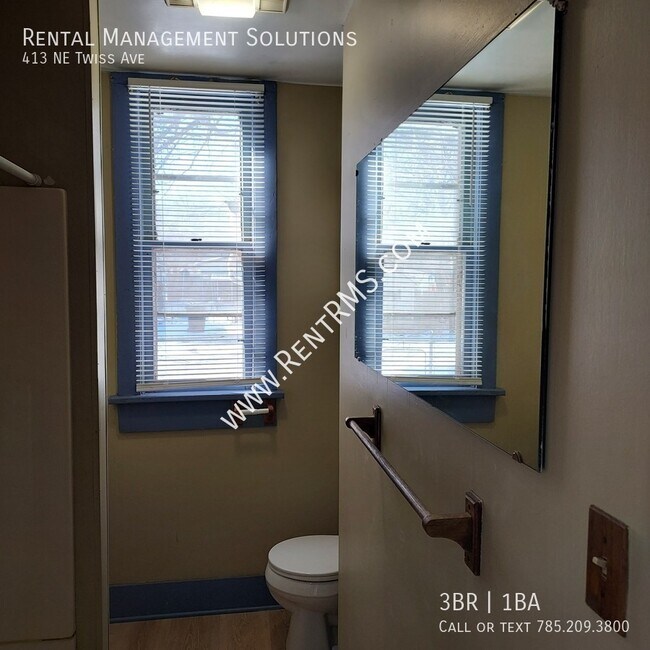 Building Photo - 413 NE Twiss Ave