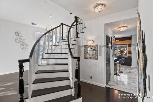 Building Photo - 2927 Sorrento Way