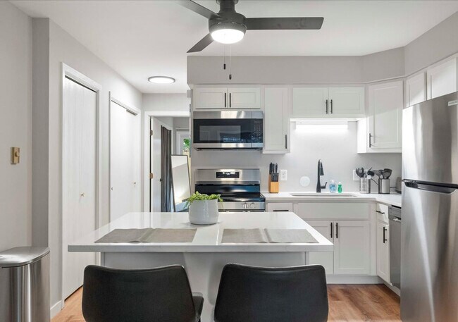 Building Photo - 1217 E Wilson St