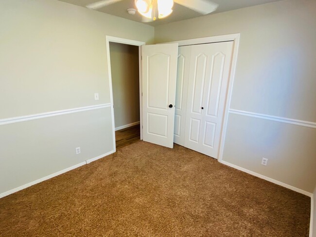 Building Photo - Wonderful Pet Friendly Home in Nampa!