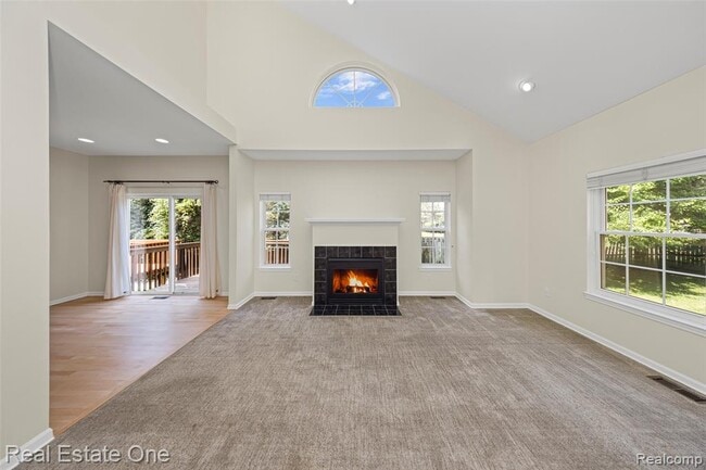 Building Photo - 38282 Saratoga Cir