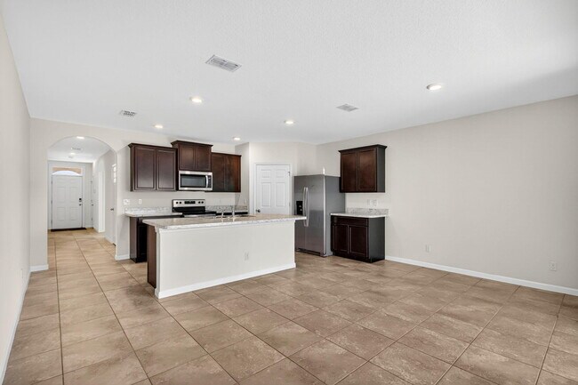 Building Photo - 393 SW Tarra Ave