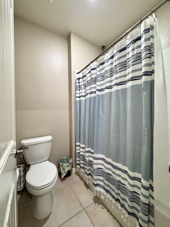 Building Photo - Stunning 5 Bedroom + Office Home with Priv...