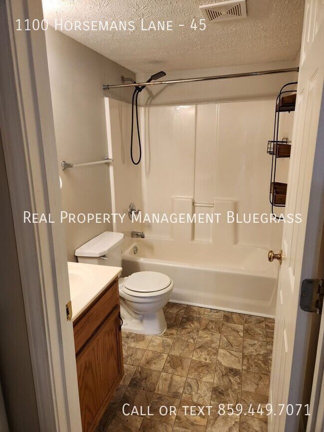 Building Photo - 1100 Horsemans Ln