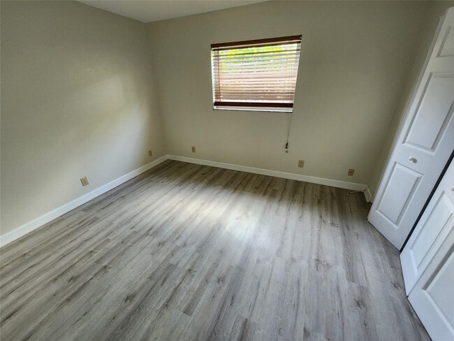 Building Photo - 2607 NE 8th Ave