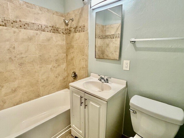 Building Photo - 17381 Jacquelyn Ln