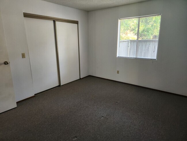 Building Photo - 828 Carlita Cir