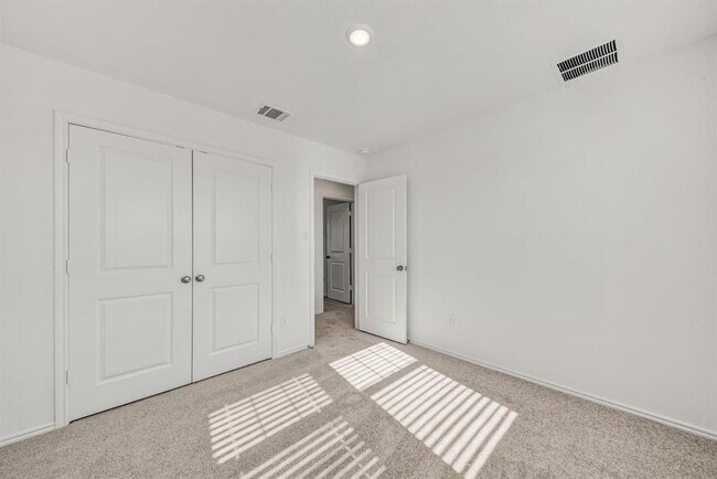 Building Photo - 367 Keefer