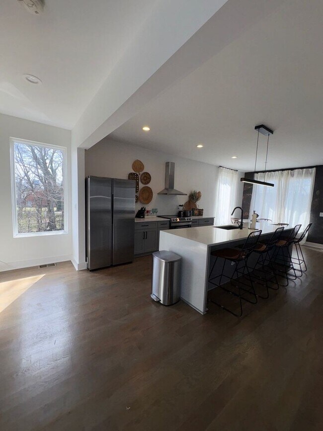 Building Photo - Fully Furnished 5 Bed, 3.5 Bath Located In East Nashville's McFerrin Park Neighborhood w/ Flexibl...