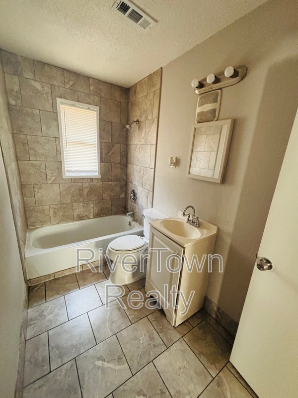 Building Photo - 686 Delta Rd