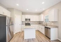 Building Photo - 705 Poplar Cir