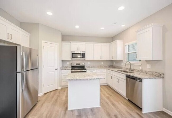 Building Photo - Beautiful 4 bedroom in Blue Springs! Coming Soon!