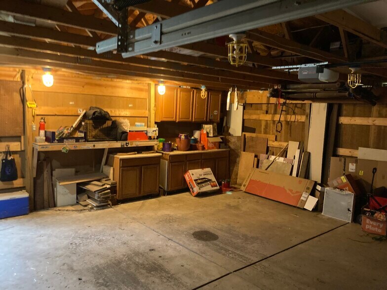 Building Photo - 1287 N 5th St