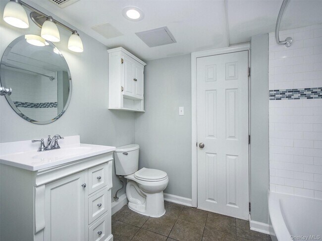 Building Photo - 3 Pequot Ave