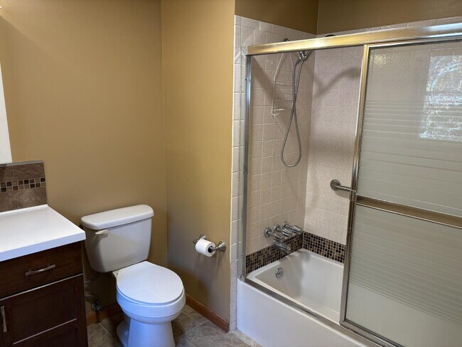 Building Photo - Great Family Home for Rent in Henderson Co...