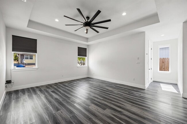 Building Photo - 813 Chihuahua St