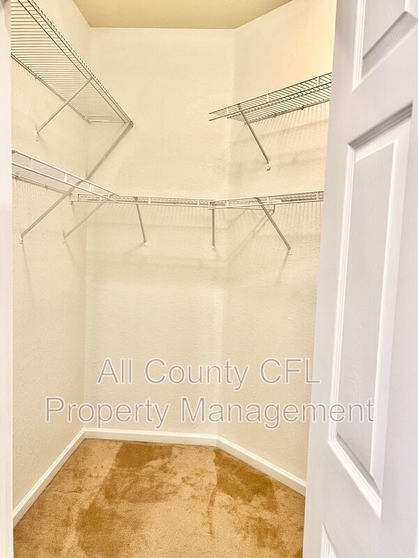 Building Photo - 3000 Laurel Park Ln