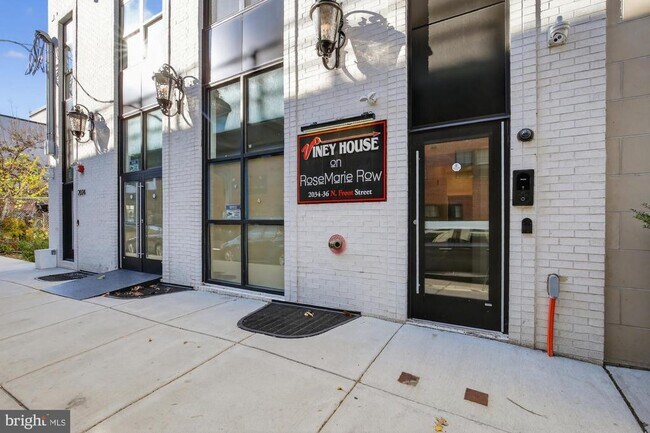 Building Photo - 2034 N Front St