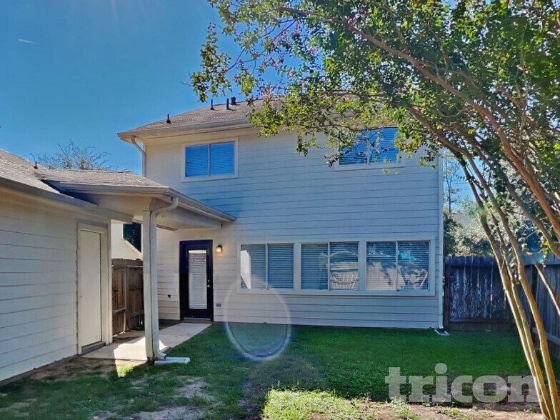 Building Photo - 823 Lightningbug Ln