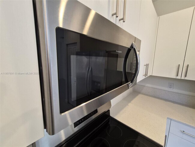 Building Photo - 2741 NW 55th Way