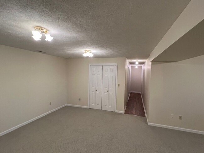 Building Photo - Single Family Home for Rent