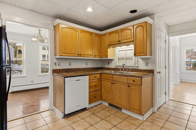 Building Photo - 72 Union St