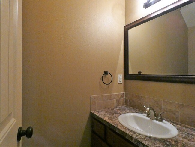 Building Photo - 1552 S Goebel Cir