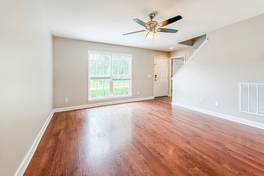 Building Photo - 2853 Sutherland Dr