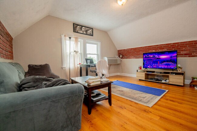 Building Photo - 1626 De Sales Ln