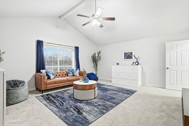 Building Photo - 2 St Charles Pl