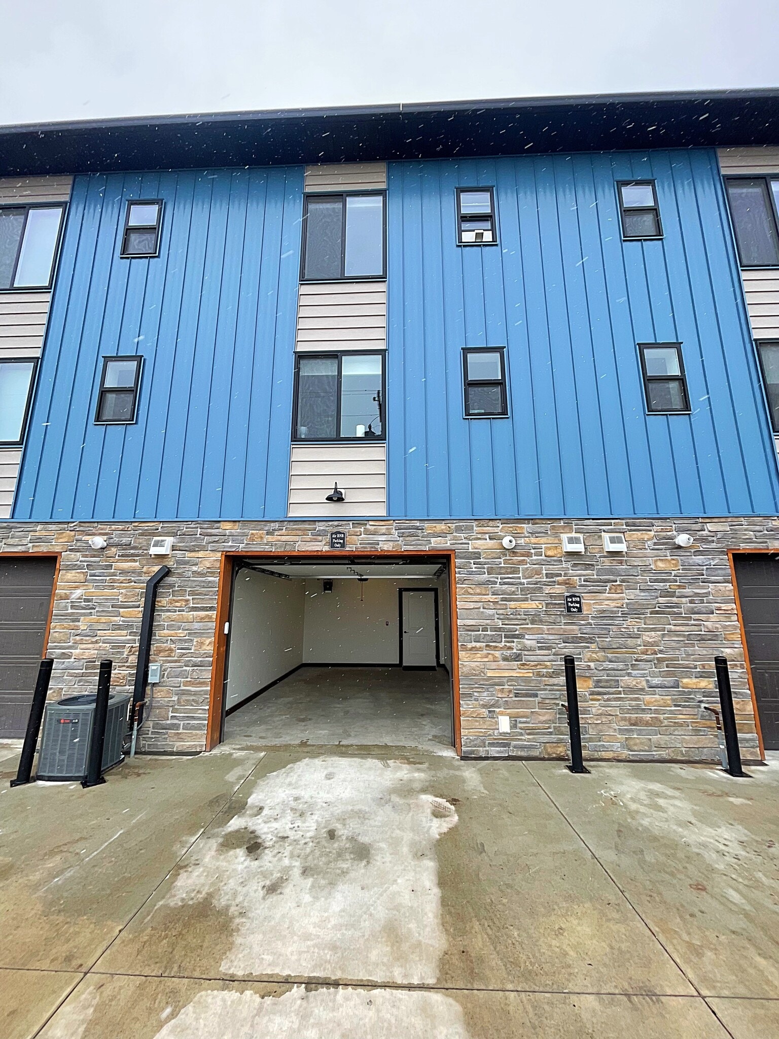 Building Photo - 1215 Allison St