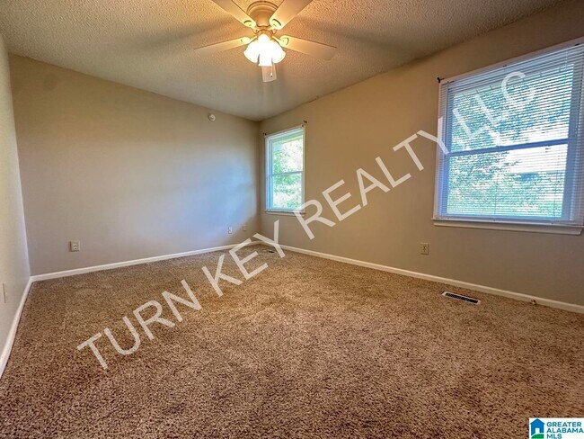 Building Photo - 2177 Cheshire Dr