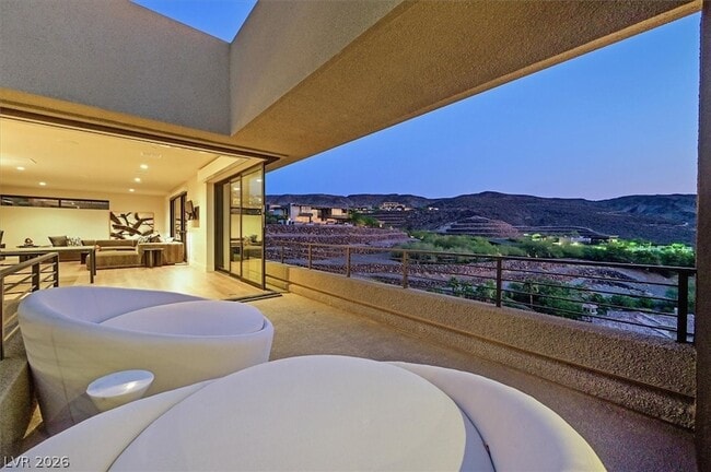 Building Photo - 807 Magnum Cliff Ct