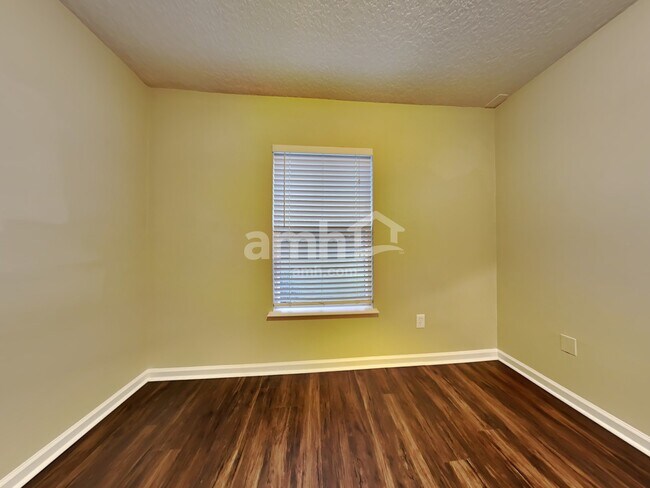 Building Photo - 86268 Augustus Ave