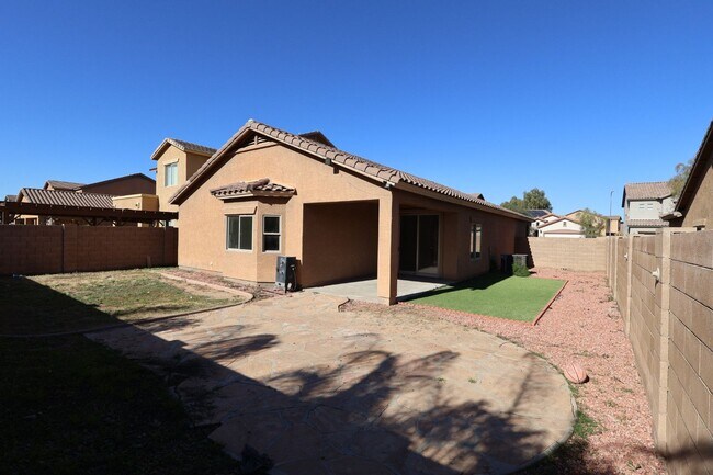Building Photo - Remodeled 4 Bed 2 Bath Home.