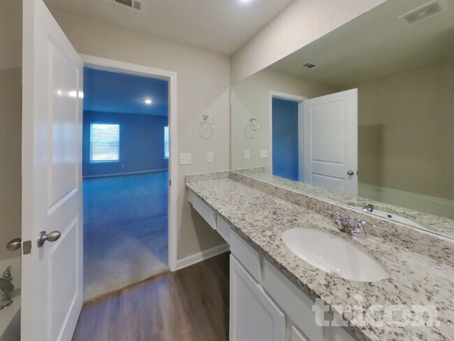 Building Photo - 1300 Deutz Dr