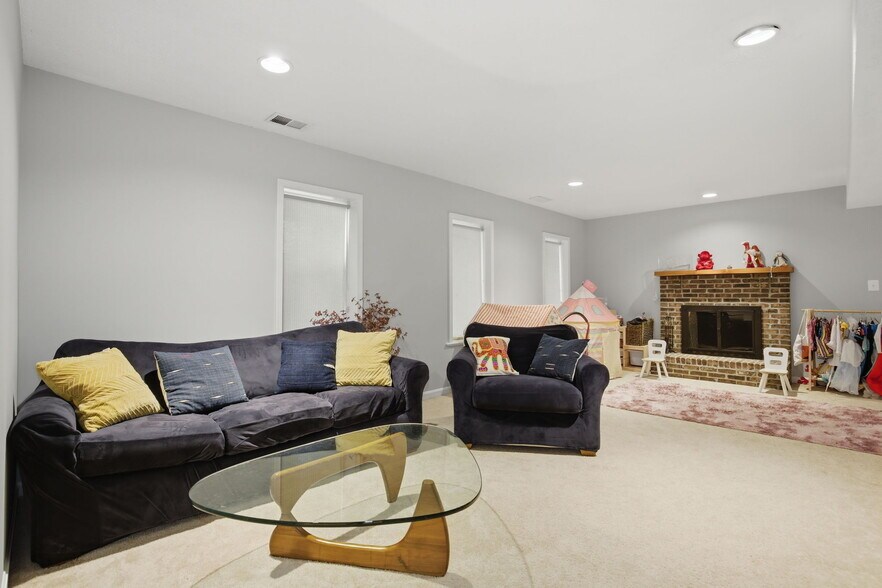 Building Photo - 7005 Endicott Ct