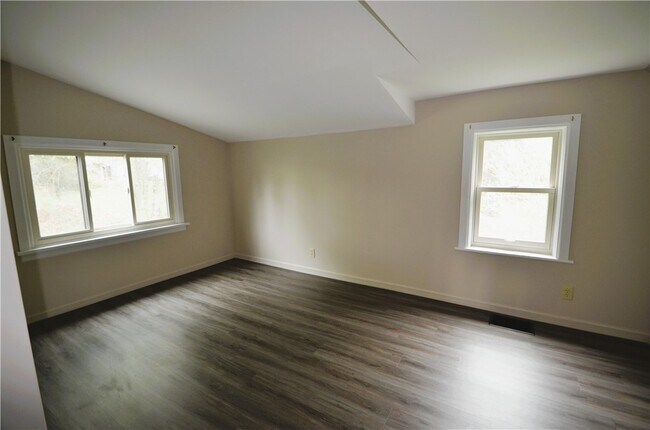 Building Photo - 872 Thomas Ave