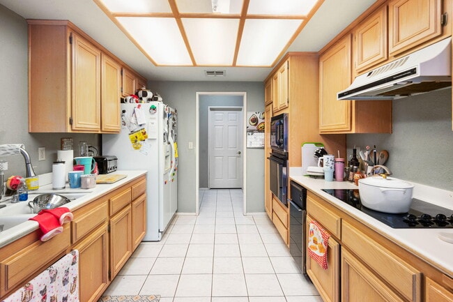 Building Photo - 48125 Vía Hermosa