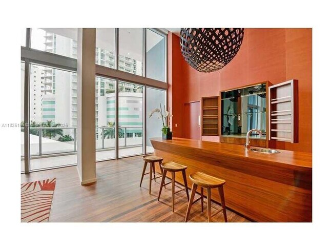 Building Photo - 1300 Brickell Bay Dr
