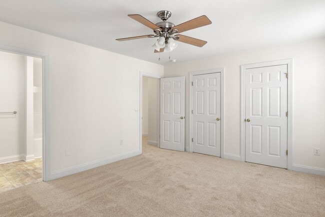 Building Photo - Beautiful Updated Townhouse located in Iredell County! 2BR/2.5BA Garage