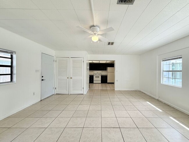 Building Photo - 2658 Sunny Breeze Ave