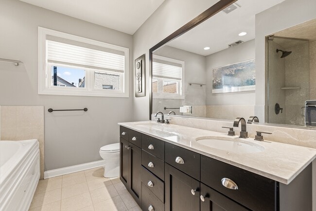 Building Photo - 3635 N Wilton Ave