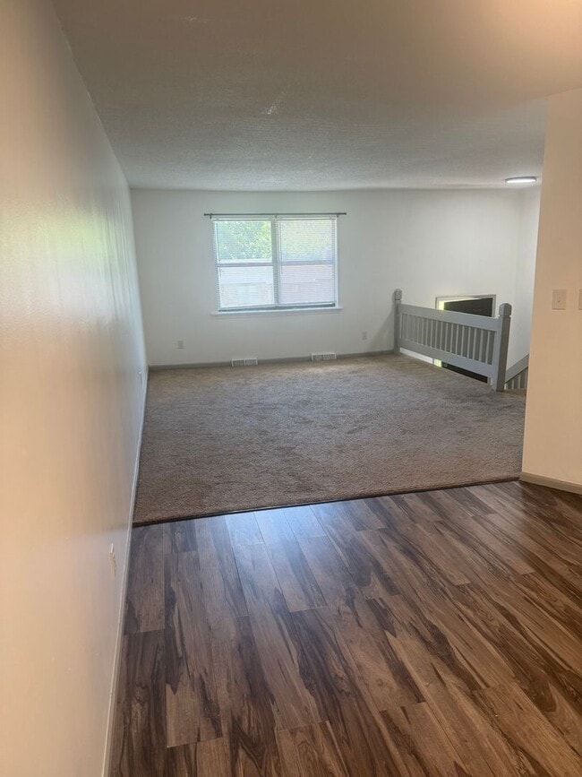 Building Photo - 431 Maple Grove Way